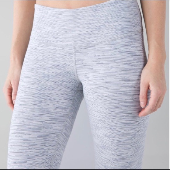 Lululemon Wunder Under Crop - Picture 4 of 9